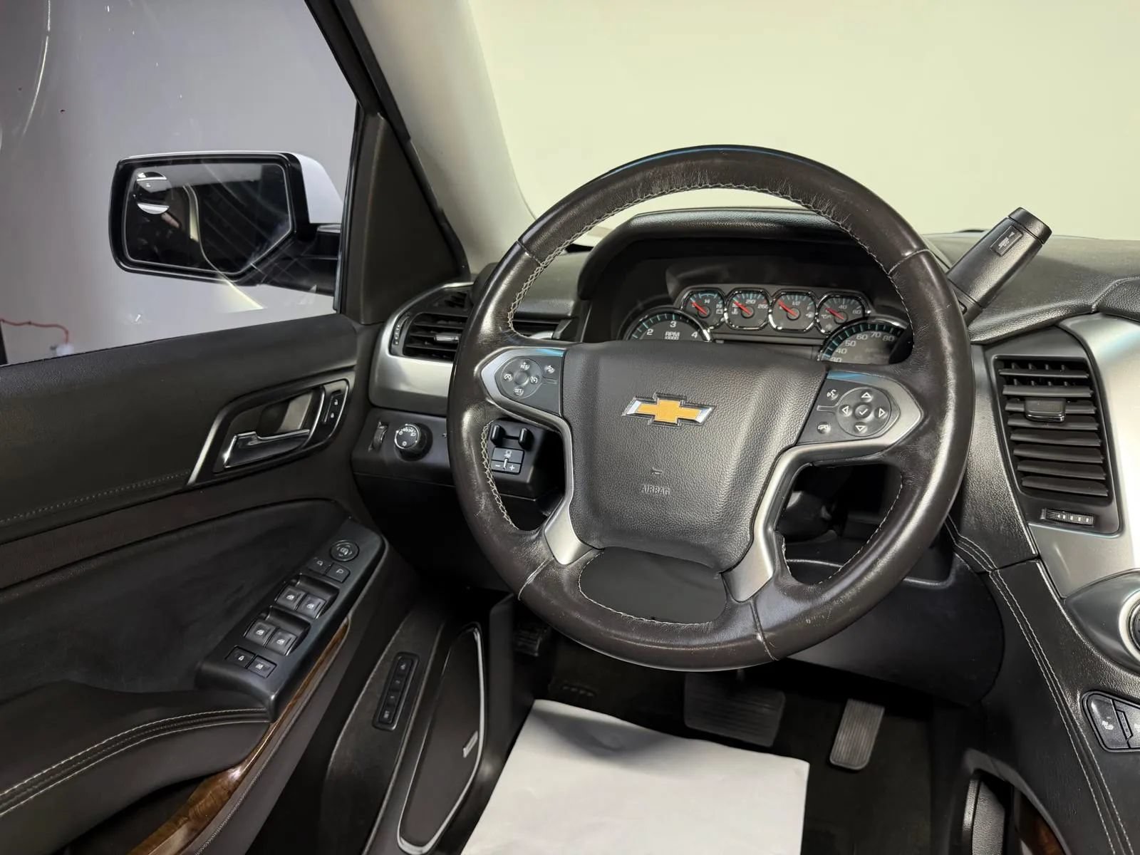 Used 2015 Chevrolet Suburban LT RWD image 27