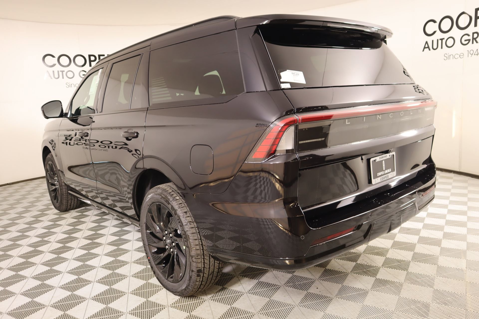 New 2026 Lincoln Navigator Reserve image 24