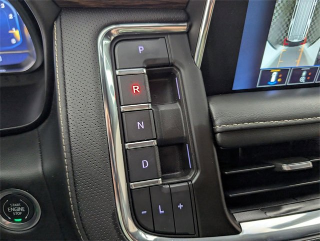 Used 2023 Chevrolet Suburban Premier image 31