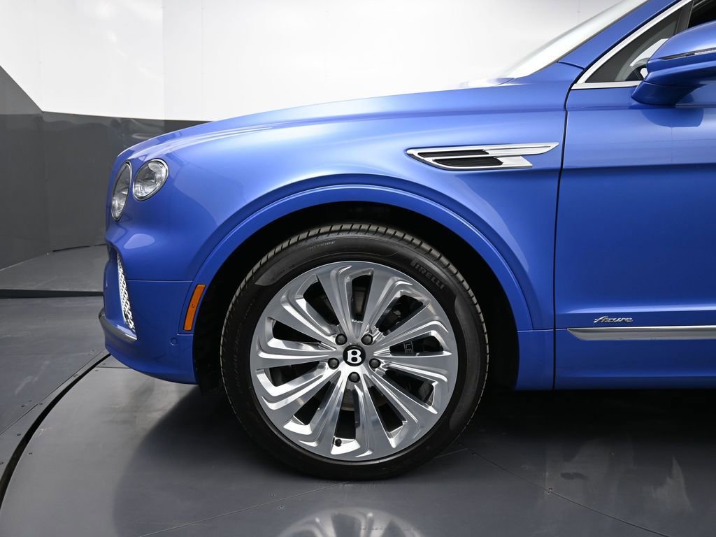 Used 2025 Bentley Bentayga AWD/4WD image 12