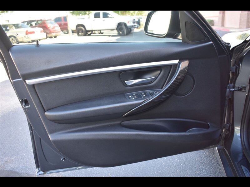 Used 2017 BMW 330i Sedan RWD image 18