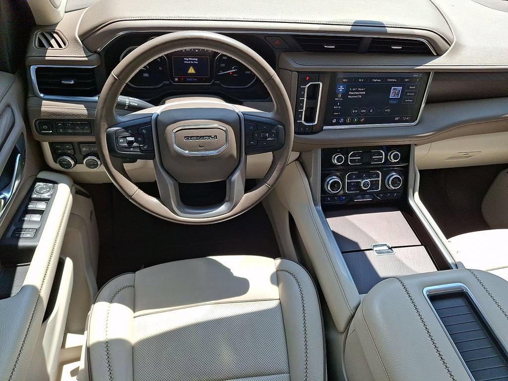 Used 2021 GMC Yukon Denali w/ Denali Ultimate Package AWD/4WD image 2