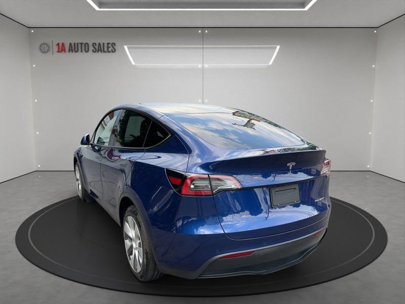 Used 2023 Tesla Model Y Long Range image 3