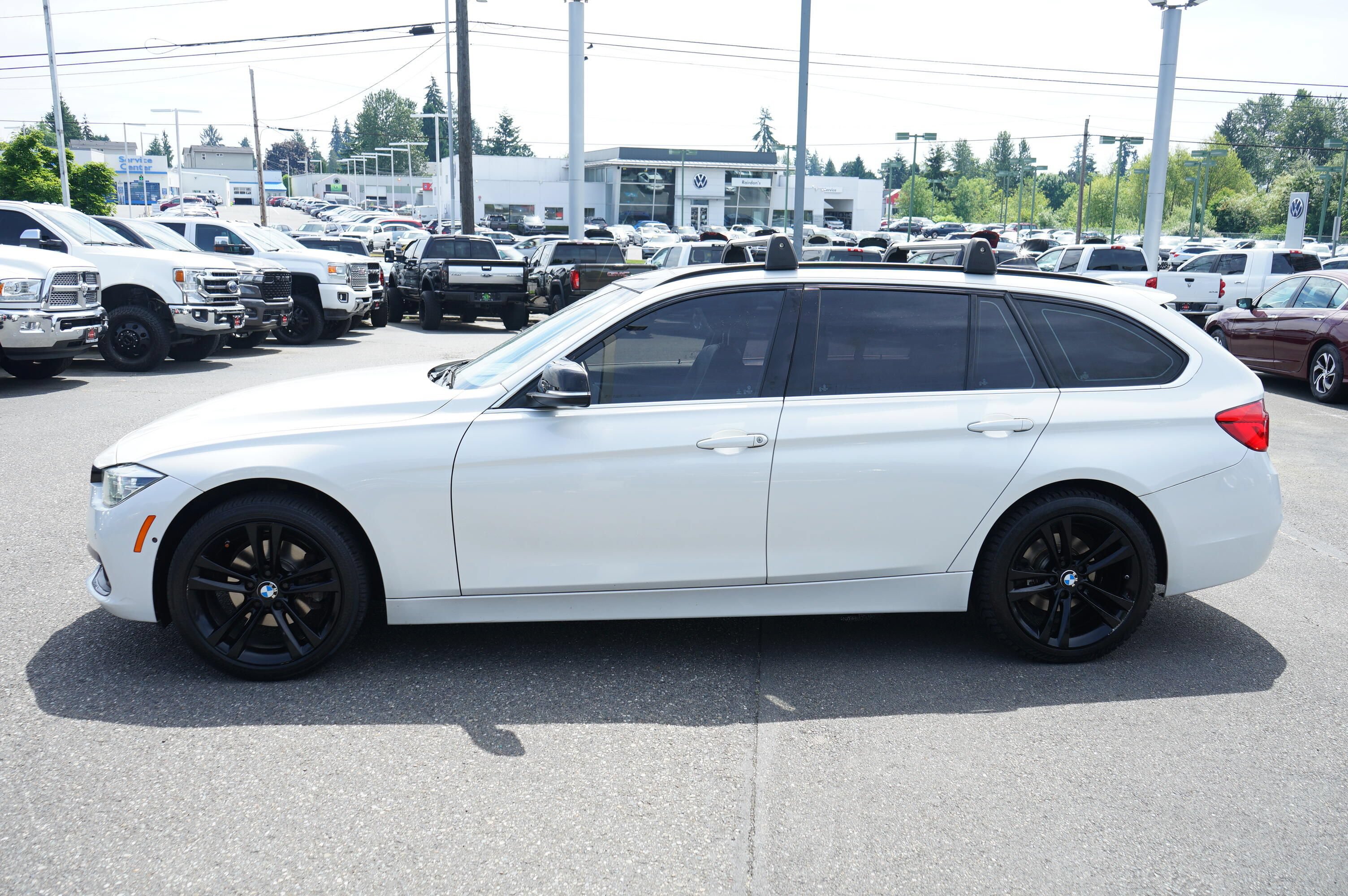 Used 2017 BMW 330i xDrive Wagon AWD/4WD image 2