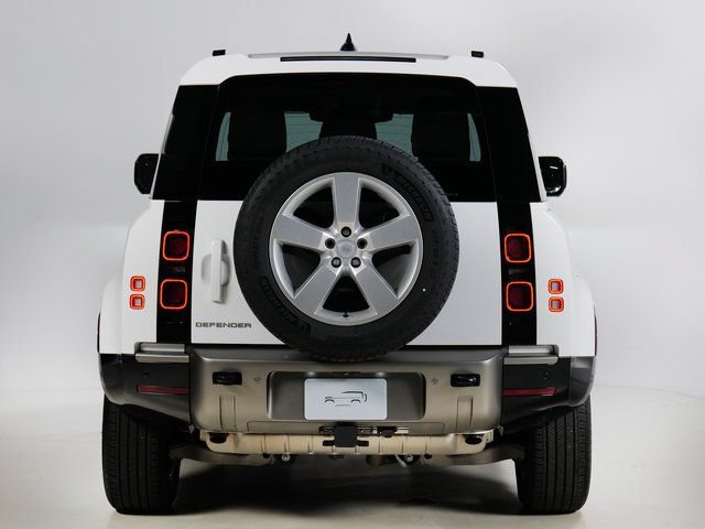 Used 2025 Land Rover Defender 90 X-Dynamic SE AWD/4WD image 7