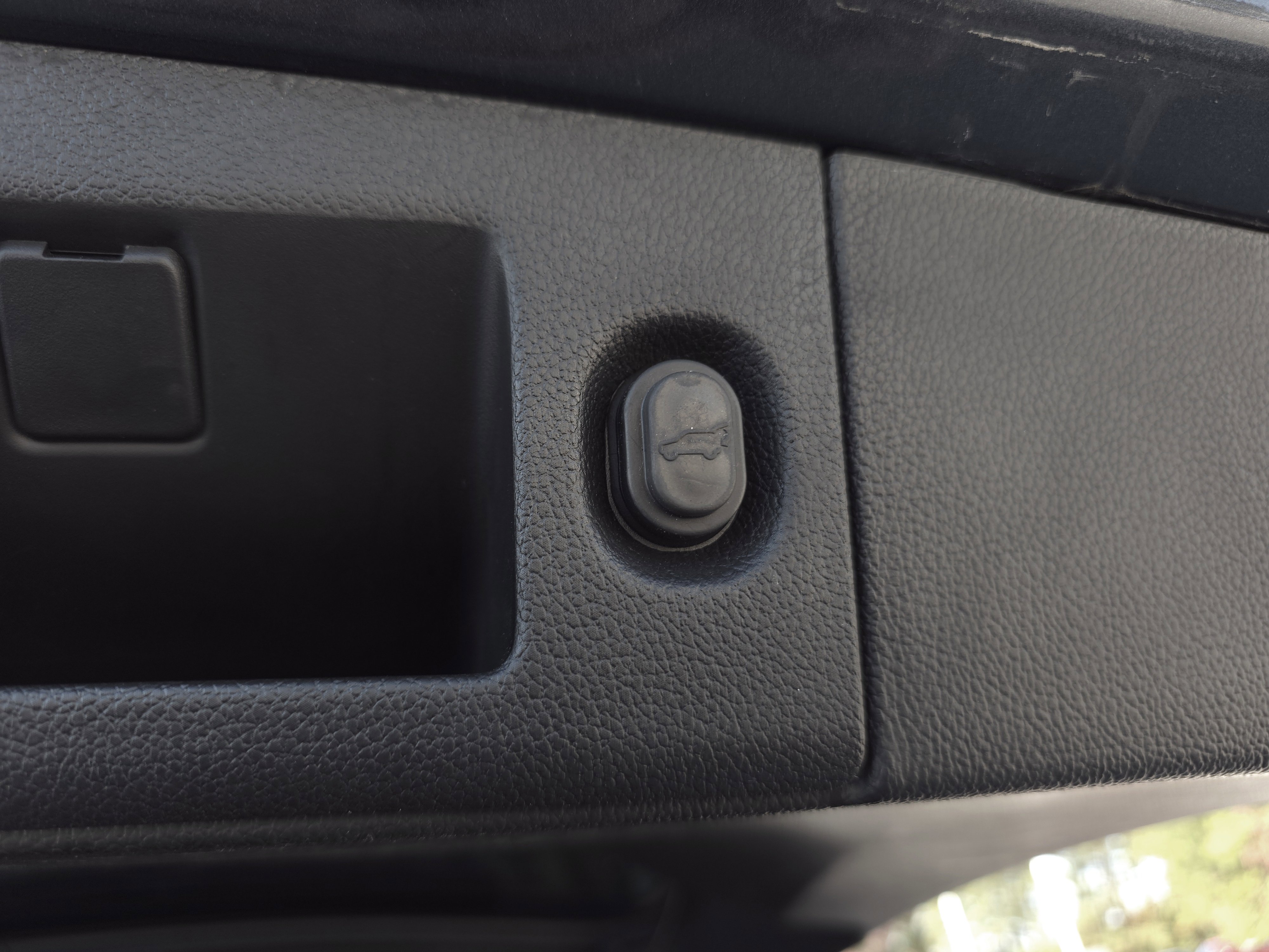 Used 2020 Chevrolet Tahoe Premier w/ RST 6.2L Performance Edition image 39