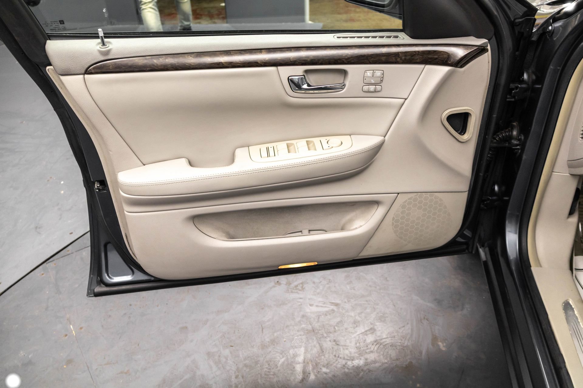 Used 2011 Cadillac DTS Luxury image 28