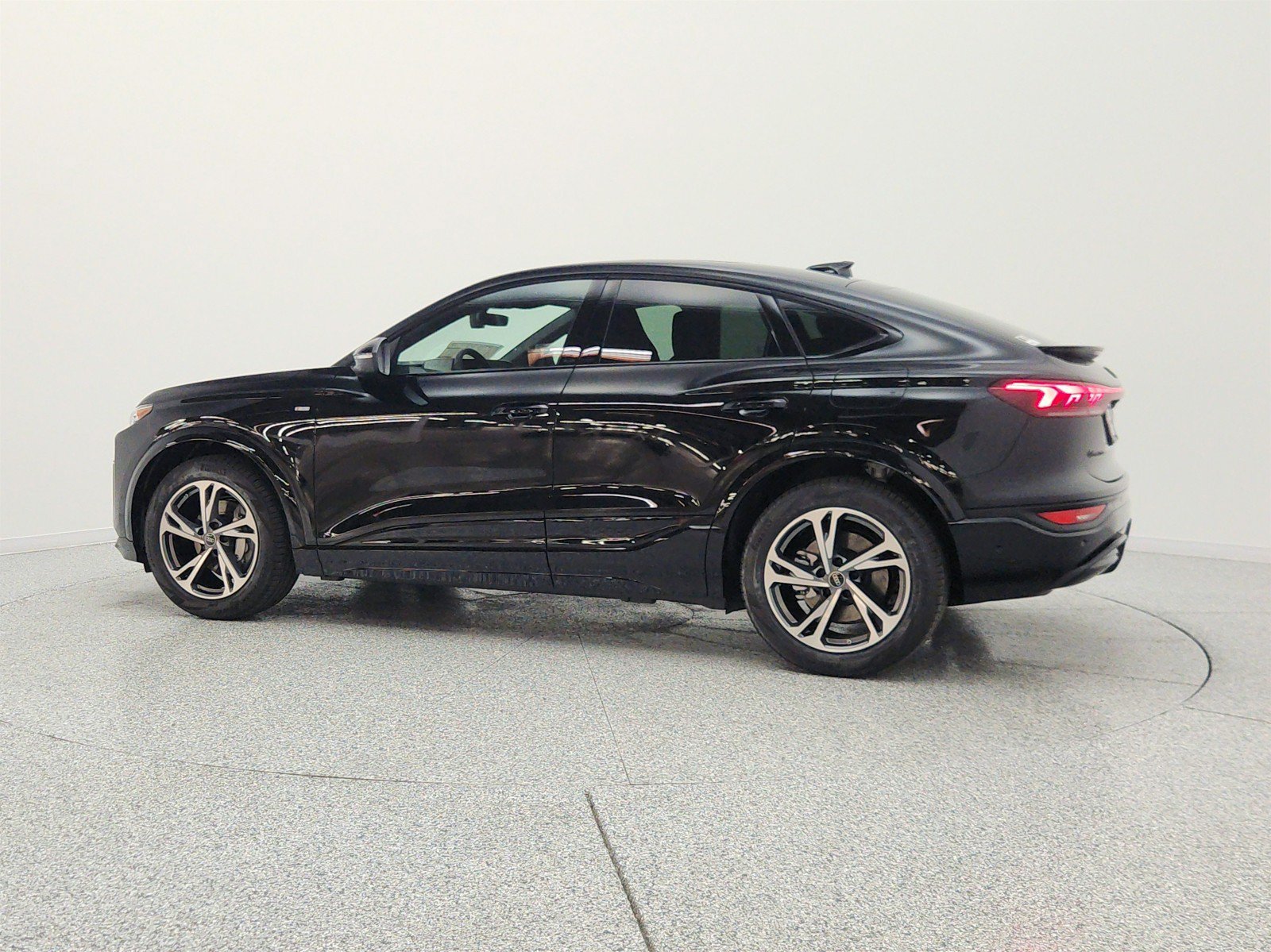 New 2027 Audi Q6 e-tron Prestige AWD/4WD image 8