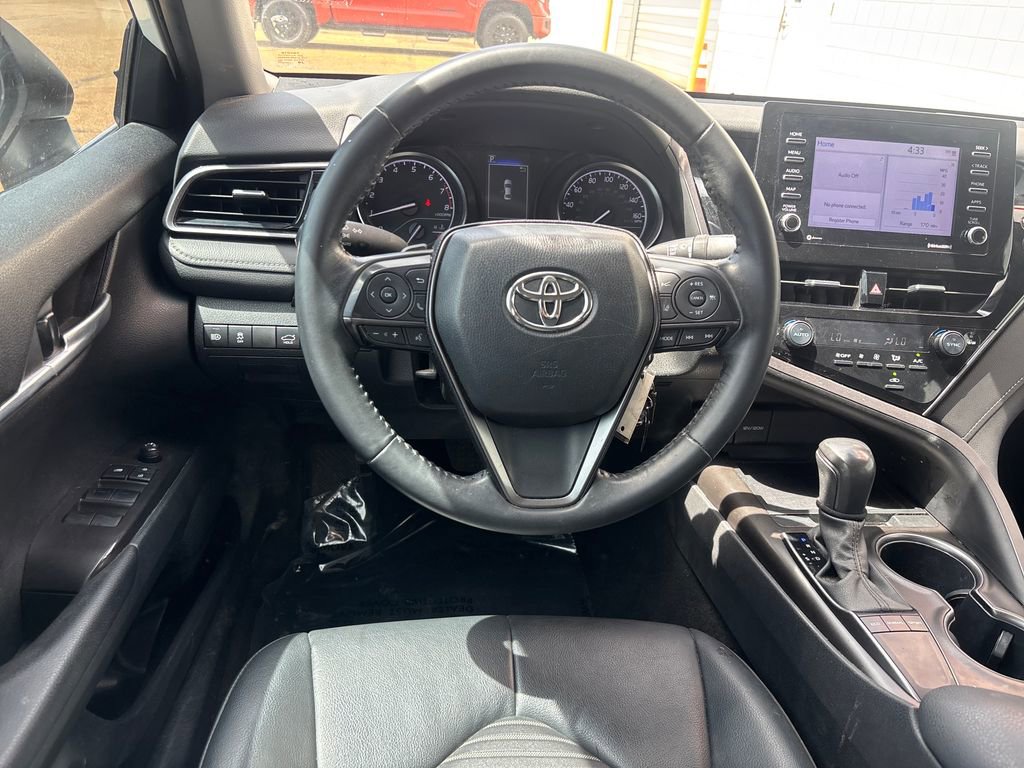 Used 2024 Toyota Camry SE image 3
