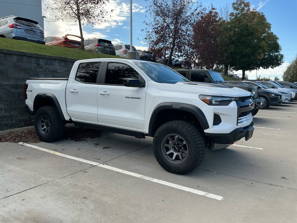 Used 2026 Chevrolet Colorado ZR2 w/ Technology Package AWD/4WD image 14