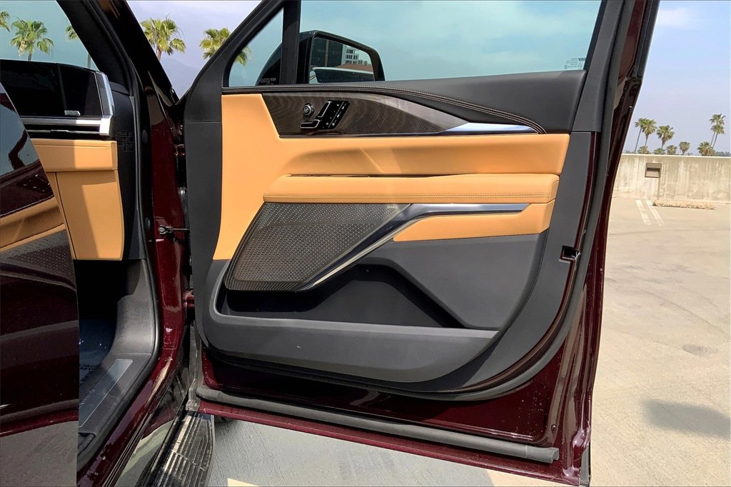 New 2025 Cadillac Escalade IQ Sport 2 w/ LPO, ONYX Package image 32