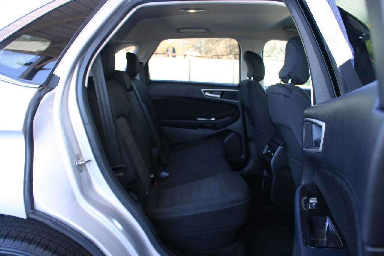 Used 2018 Ford Edge SEL image 17