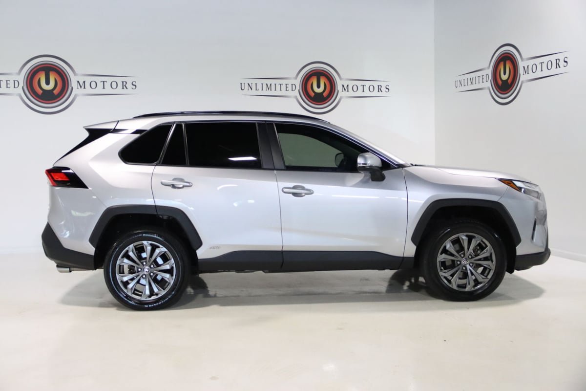 Used 2022 Toyota RAV4 XLE Premium AWD/4WD image 10