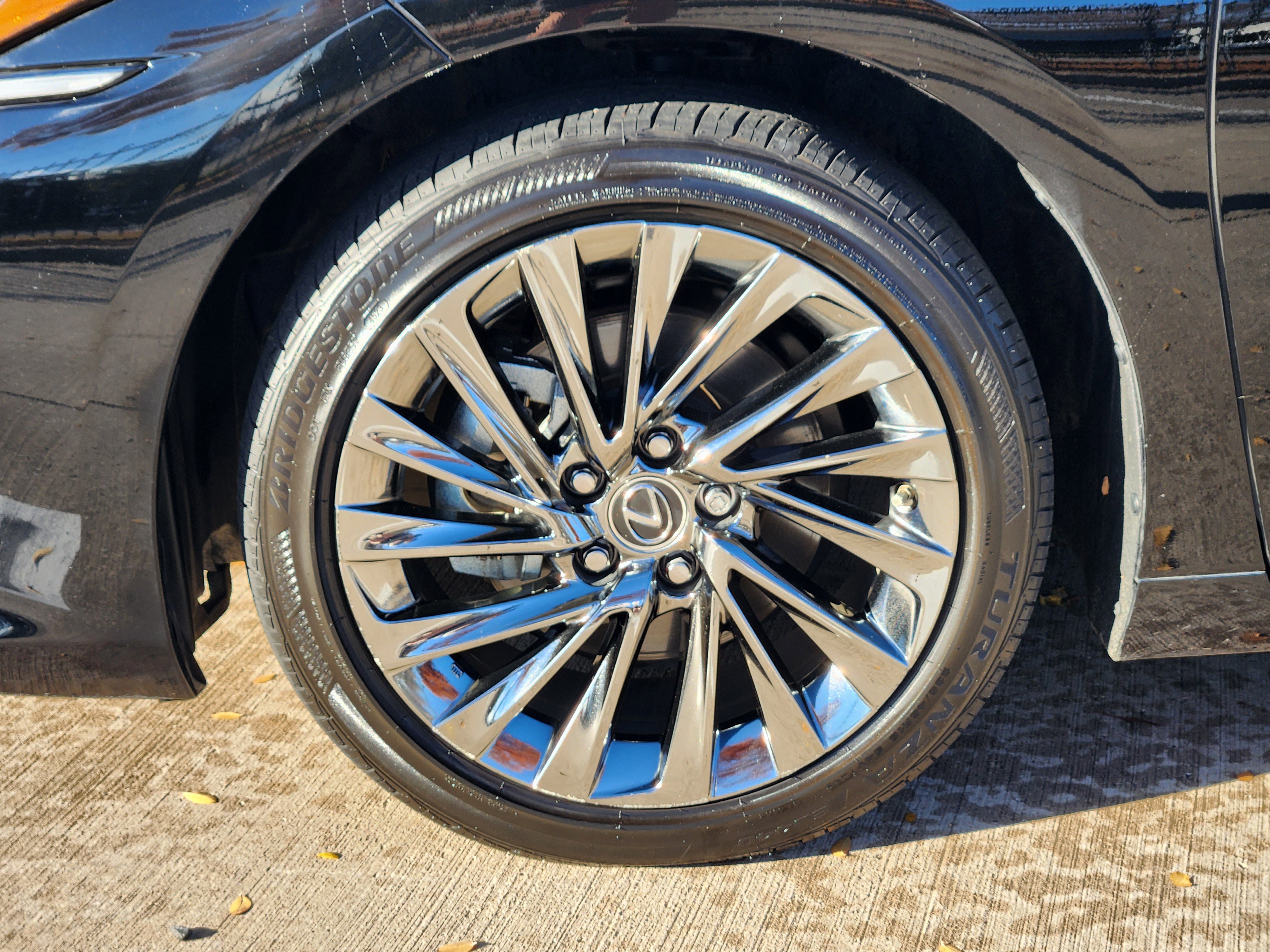 Used 2024 Lexus ES 350 w/ Luxury Package image 10