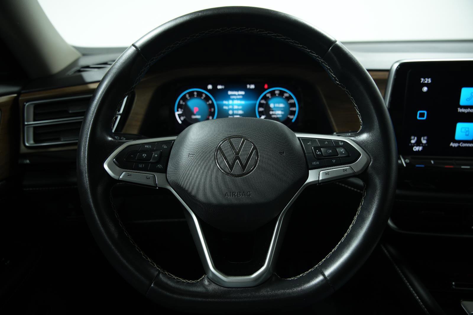 Used 2024 Volkswagen Atlas SE image 34