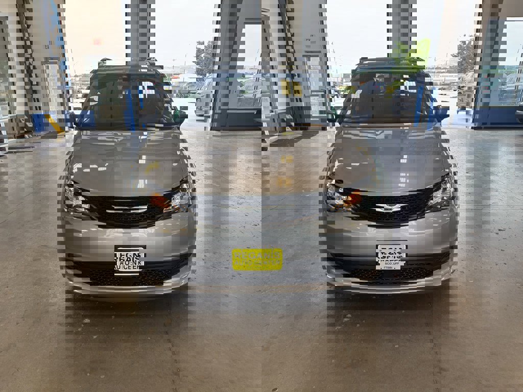 Used 2021 Chrysler Voyager Lxi image 8