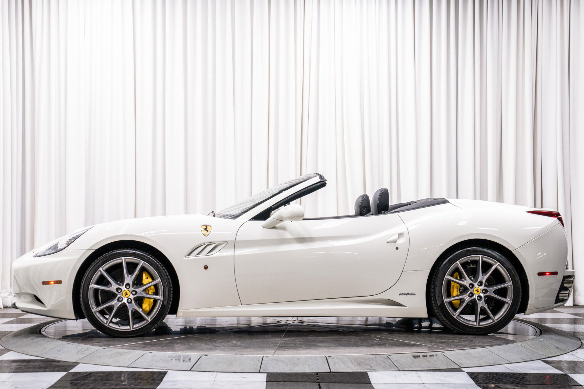 Used 2014 Ferrari California image 6