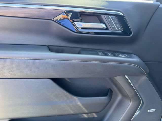 Certified 2025 Chevrolet Suburban Premier AWD/4WD image 15