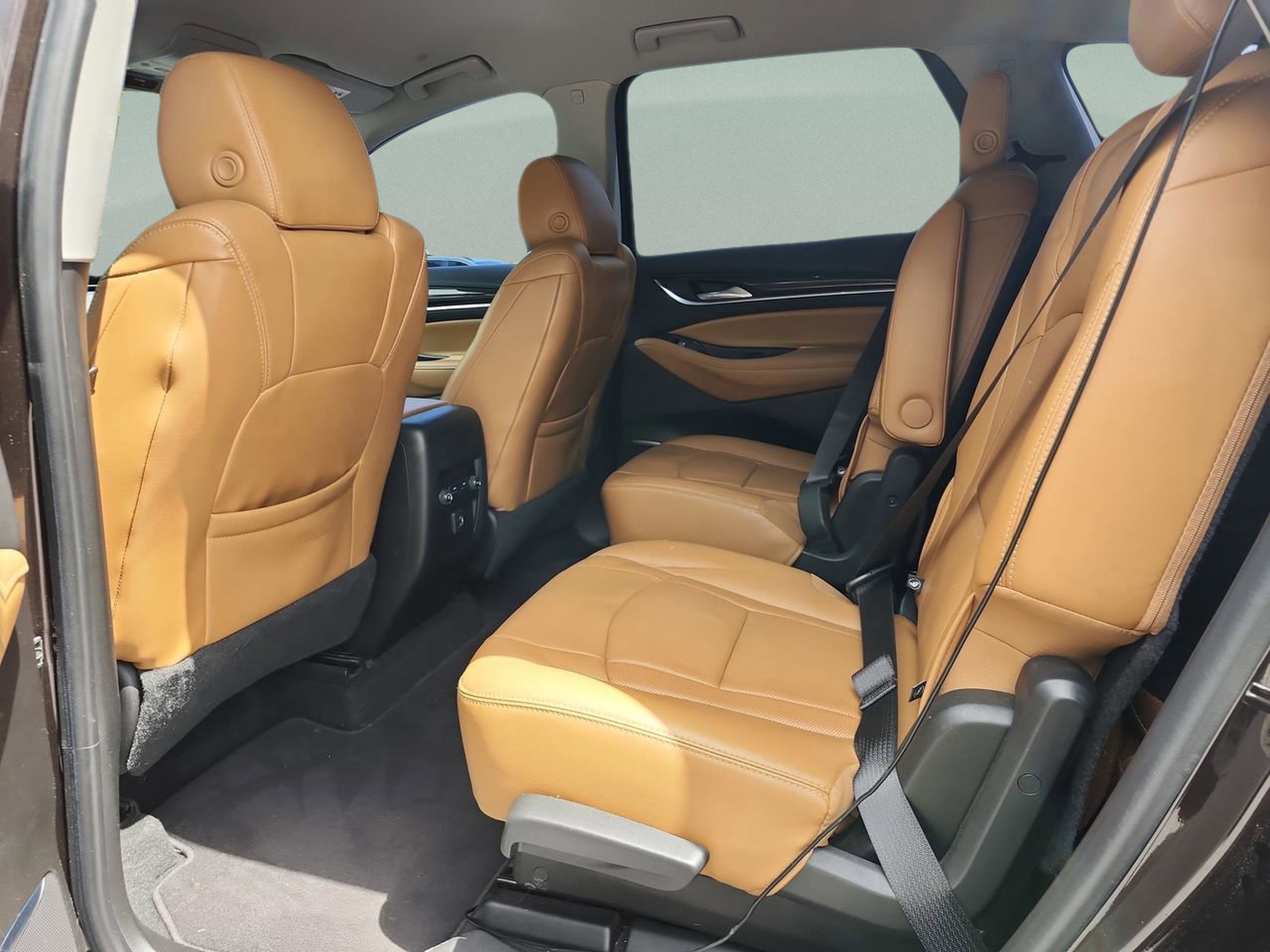 Used 2018 Buick Enclave Essence image 16