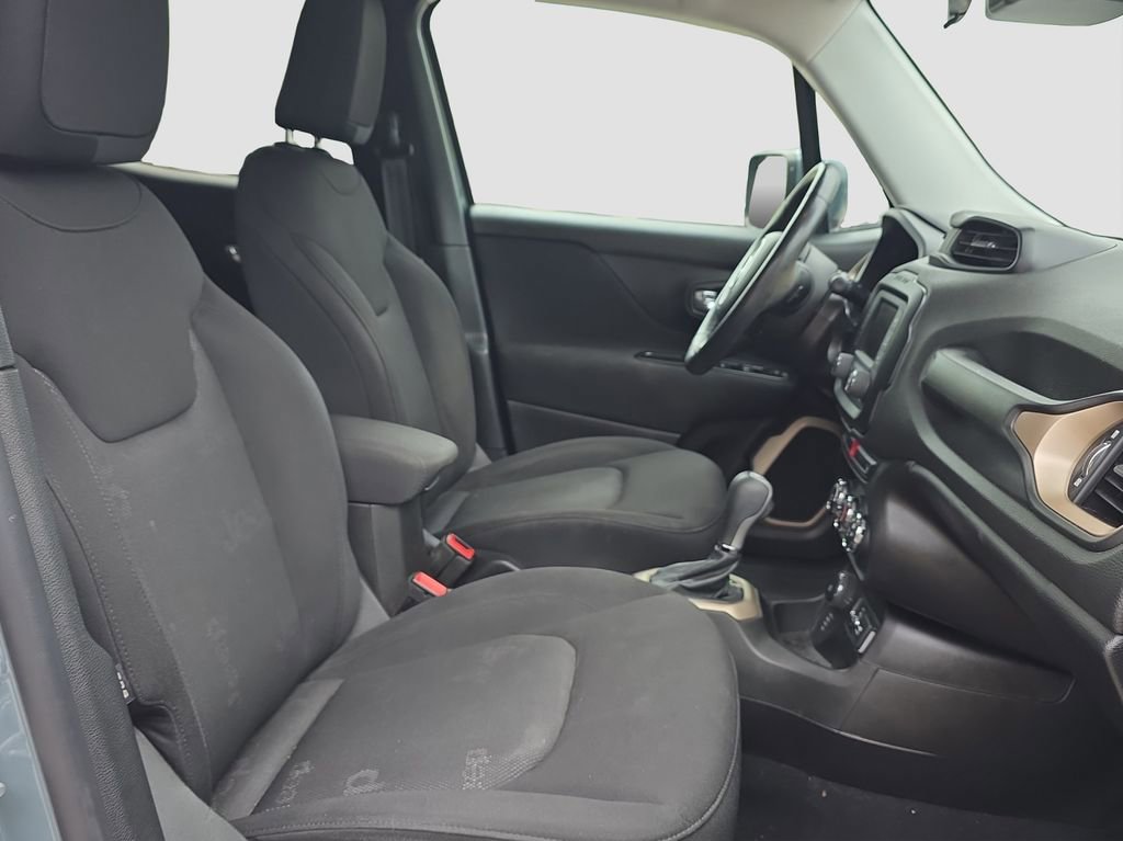 Used 2017 Jeep Renegade Latitude w/ Cold Weather Group AWD/4WD image 19