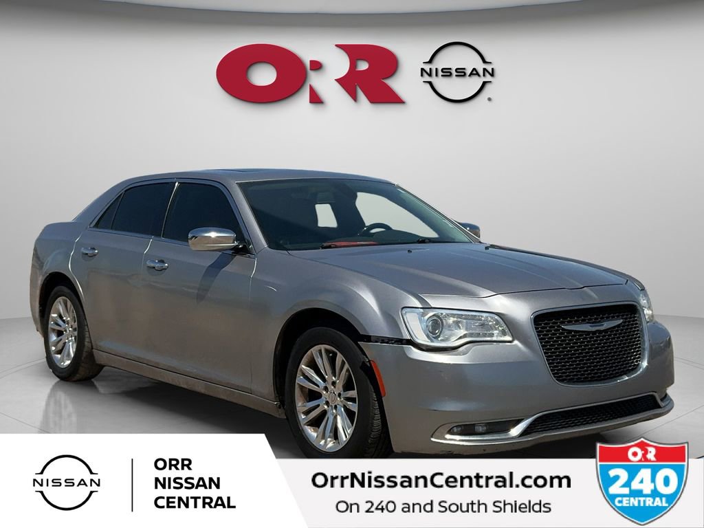 Used 2017 Chrysler 300 C RWD image 3