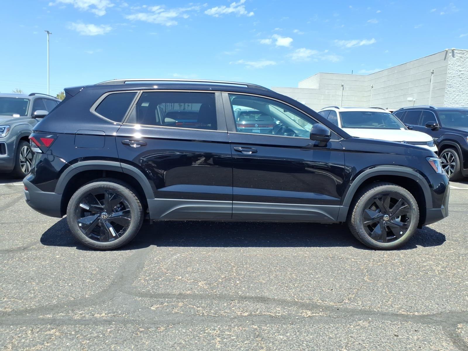 New 2026 Volkswagen Taos SE FWD image 7