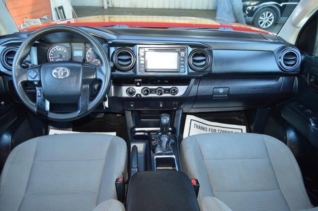 Used 2017 Toyota Tacoma 4x4 Access Cab image 16
