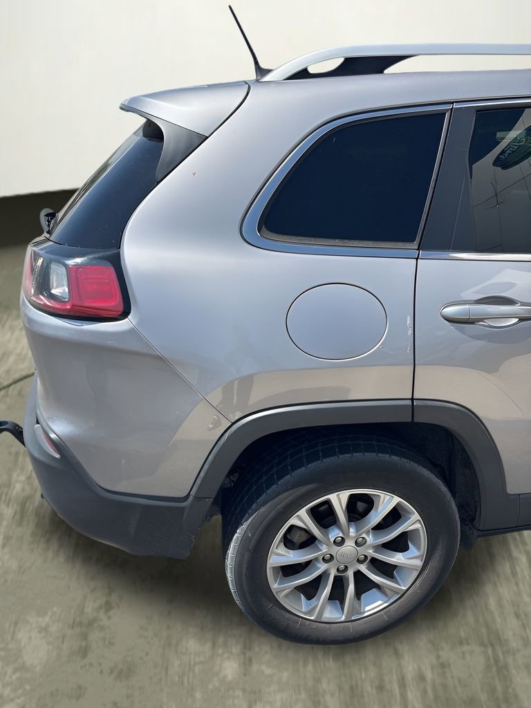 Used 2019 Jeep Cherokee Latitude w/ Cold Weather Group image 3