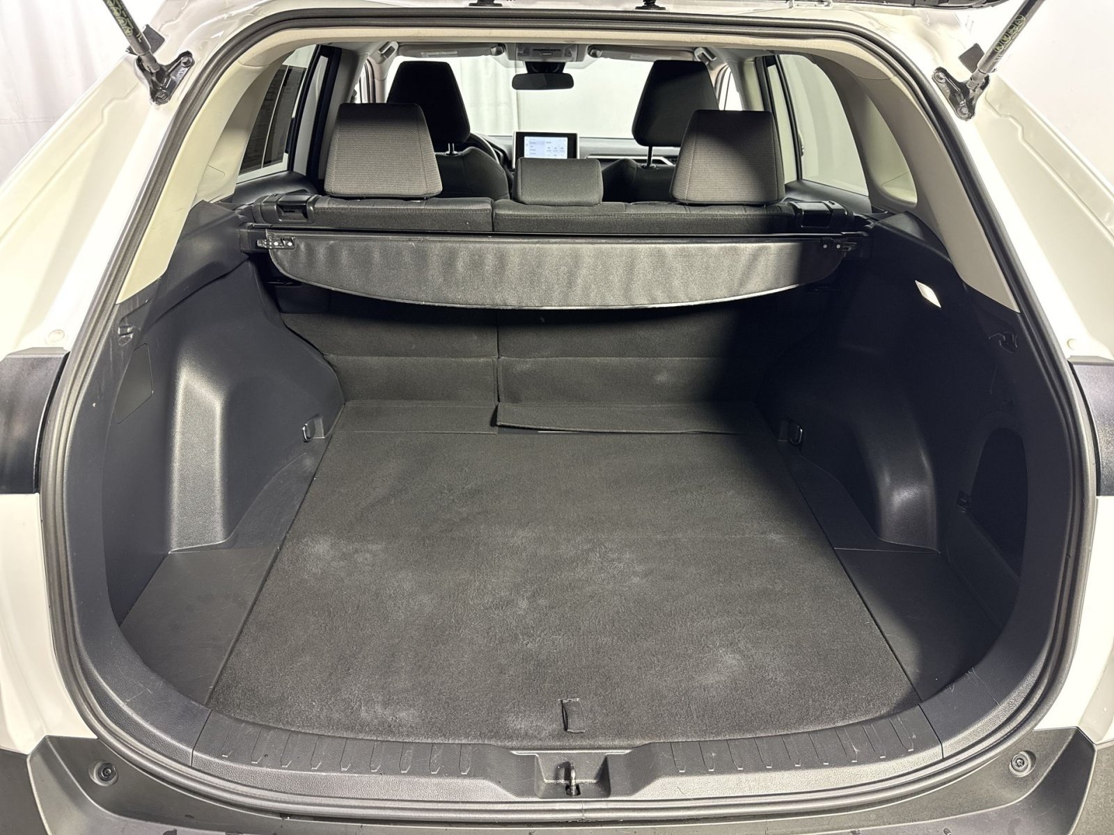 Used 2025 Toyota RAV4 XLE AWD/4WD image 37