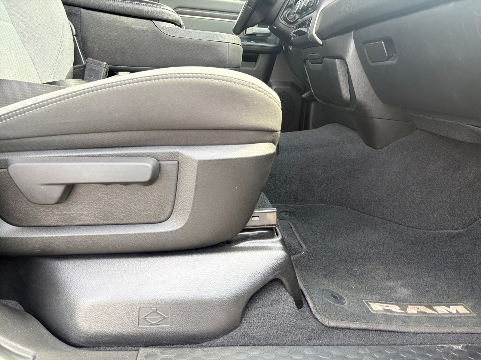 Used 2022 RAM 2500 Big Horn w/ Cold Weather Group image 31