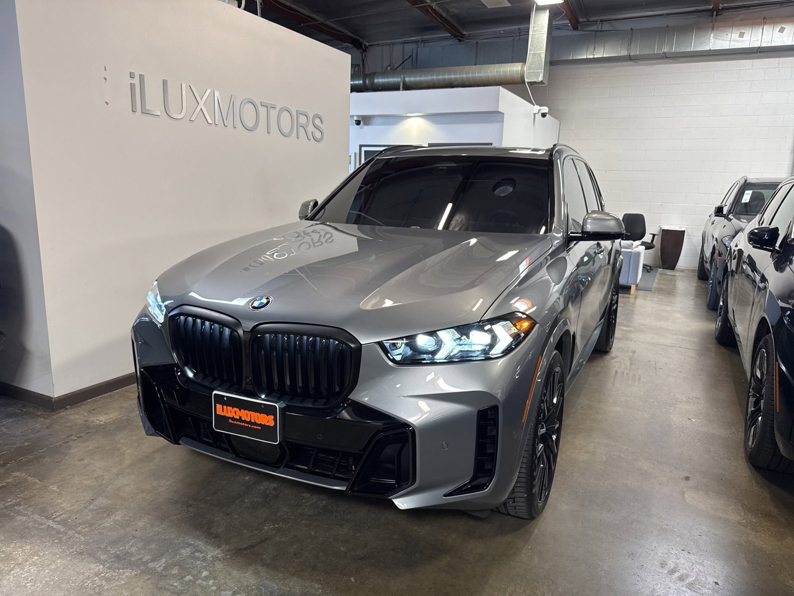 Used 2024 BMW X5 xDrive40i w/ M Sport Package image 1