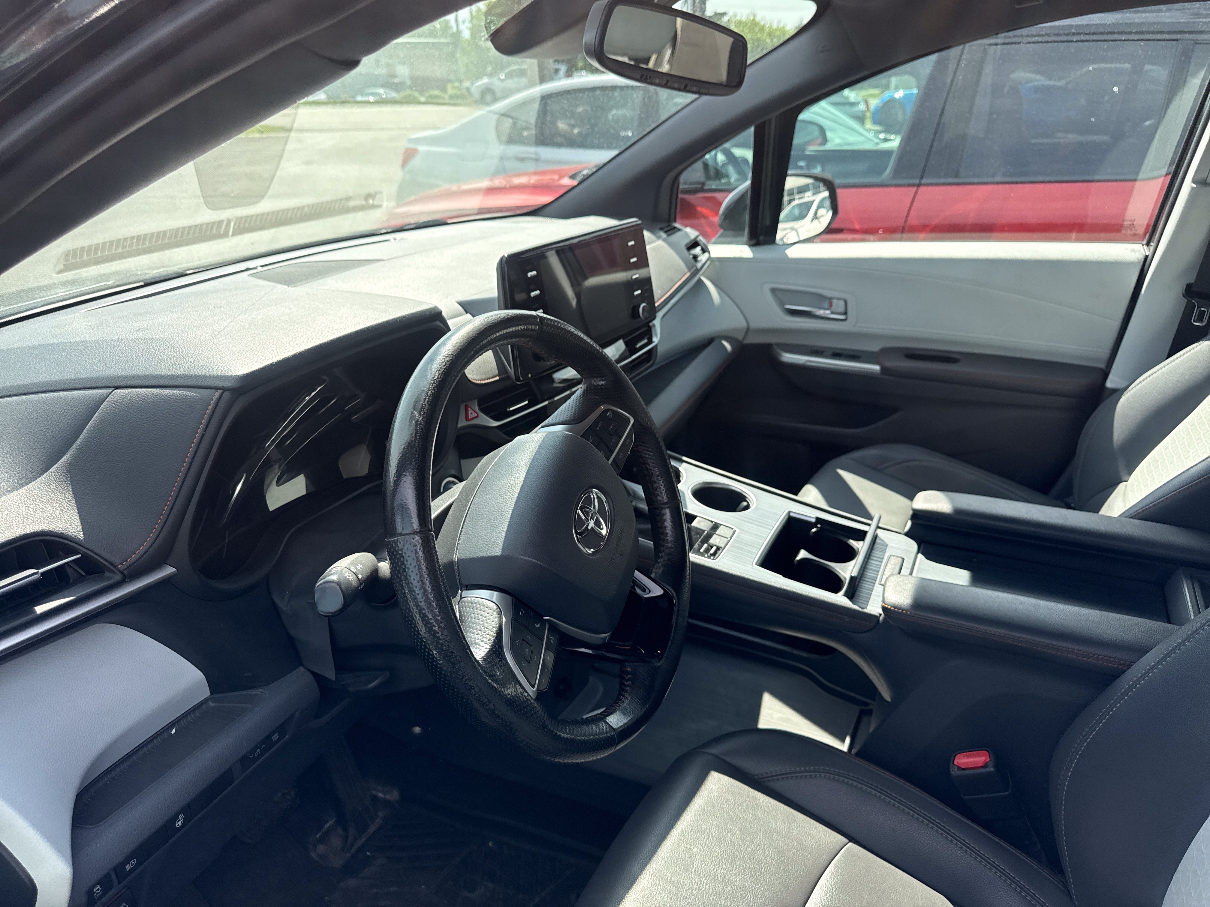 Used 2021 Toyota Sienna XSE AWD/4WD image 8