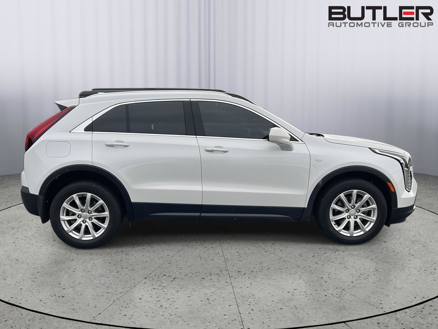 Used 2023 Cadillac XT4 Luxury w/ Cold Weather Package FWD image 5