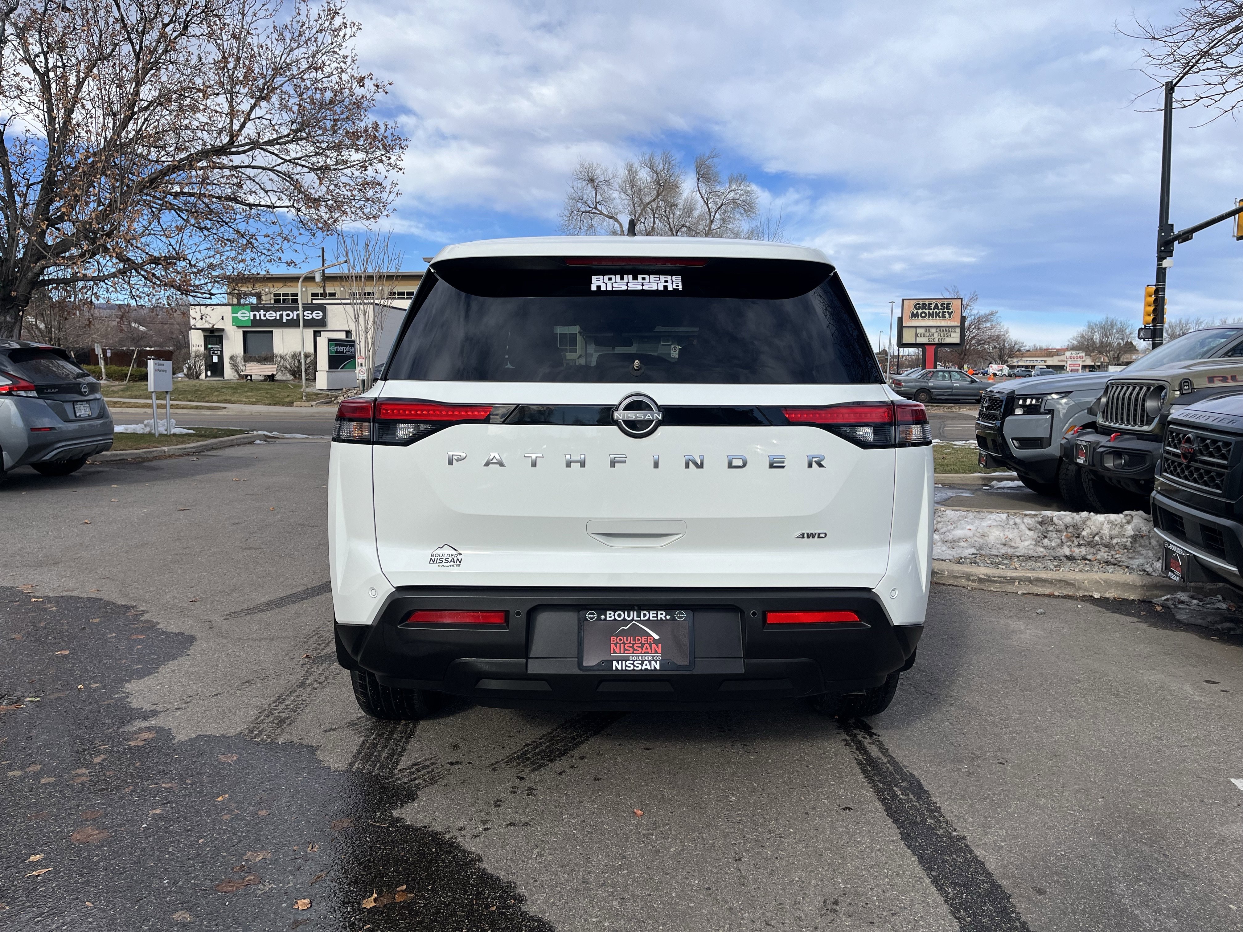 Used 2024 Nissan Pathfinder S image 7