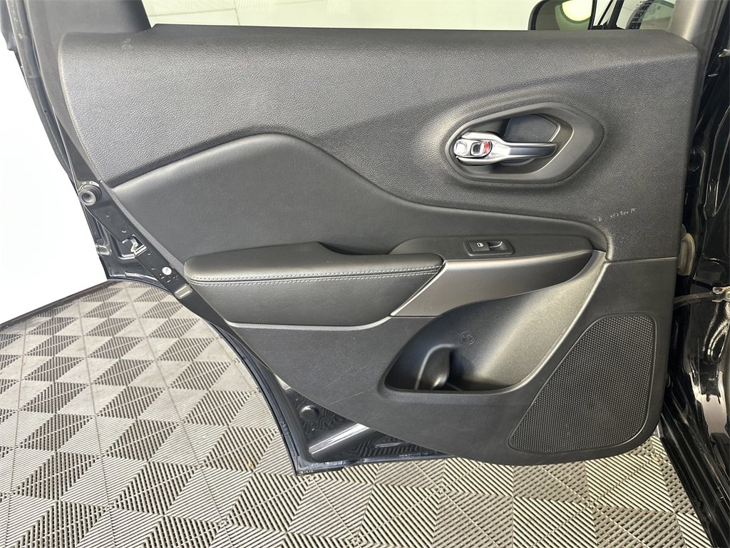 Used 2019 Jeep Cherokee High Altitude image 27