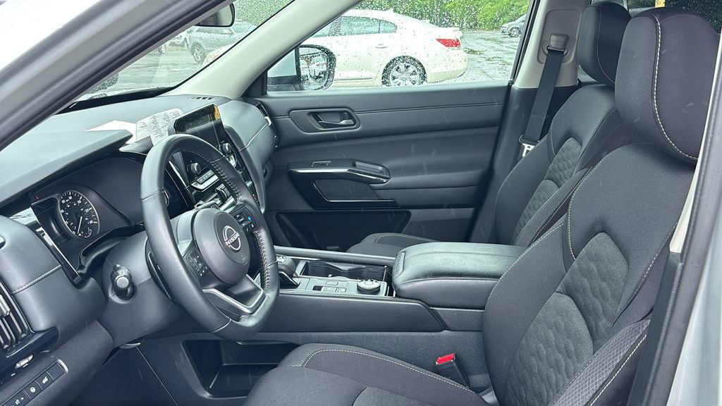 Used 2025 Nissan Pathfinder SV AWD/4WD image 27