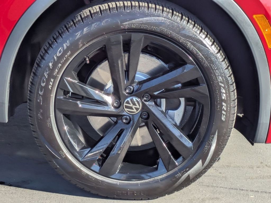 Used 2024 Volkswagen Tiguan SE R-Line image 22