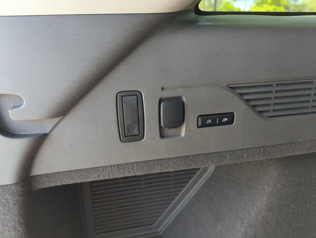 Used 2024 Lincoln Nautilus Premier image 32