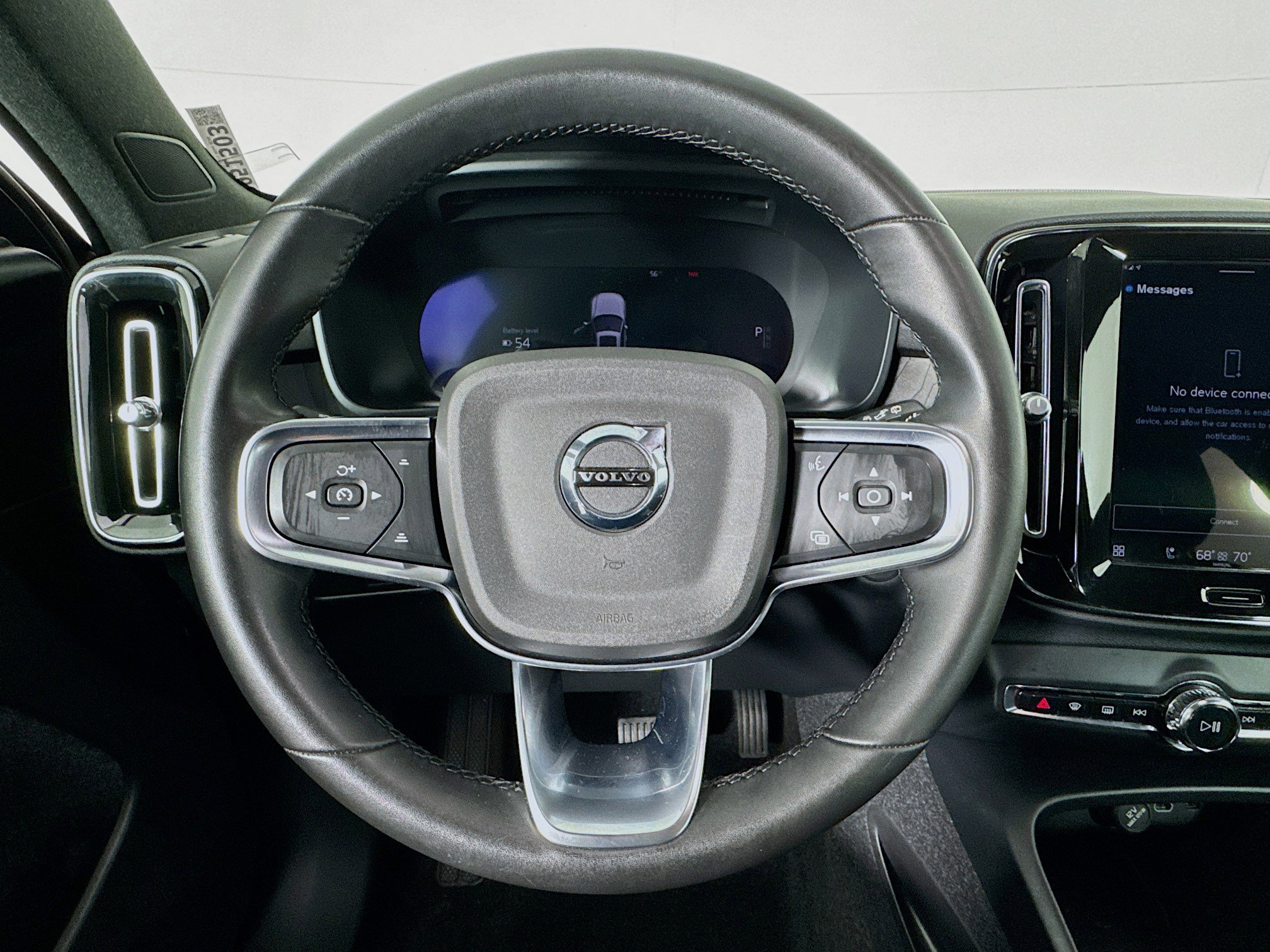 Used 2023 Volvo XC40 Recharge Ultimate image 11