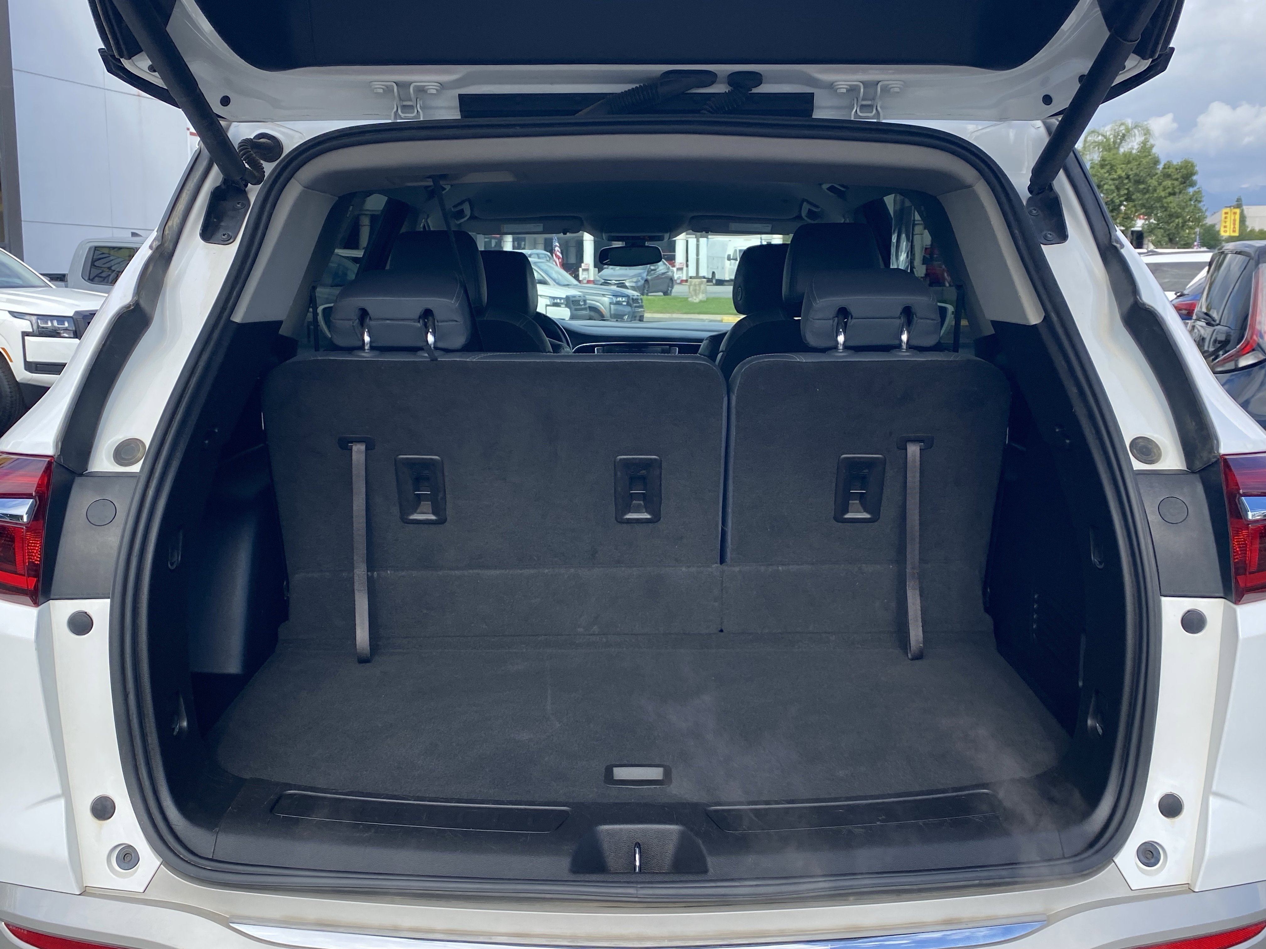 Used 2020 Buick Enclave Essence image 14