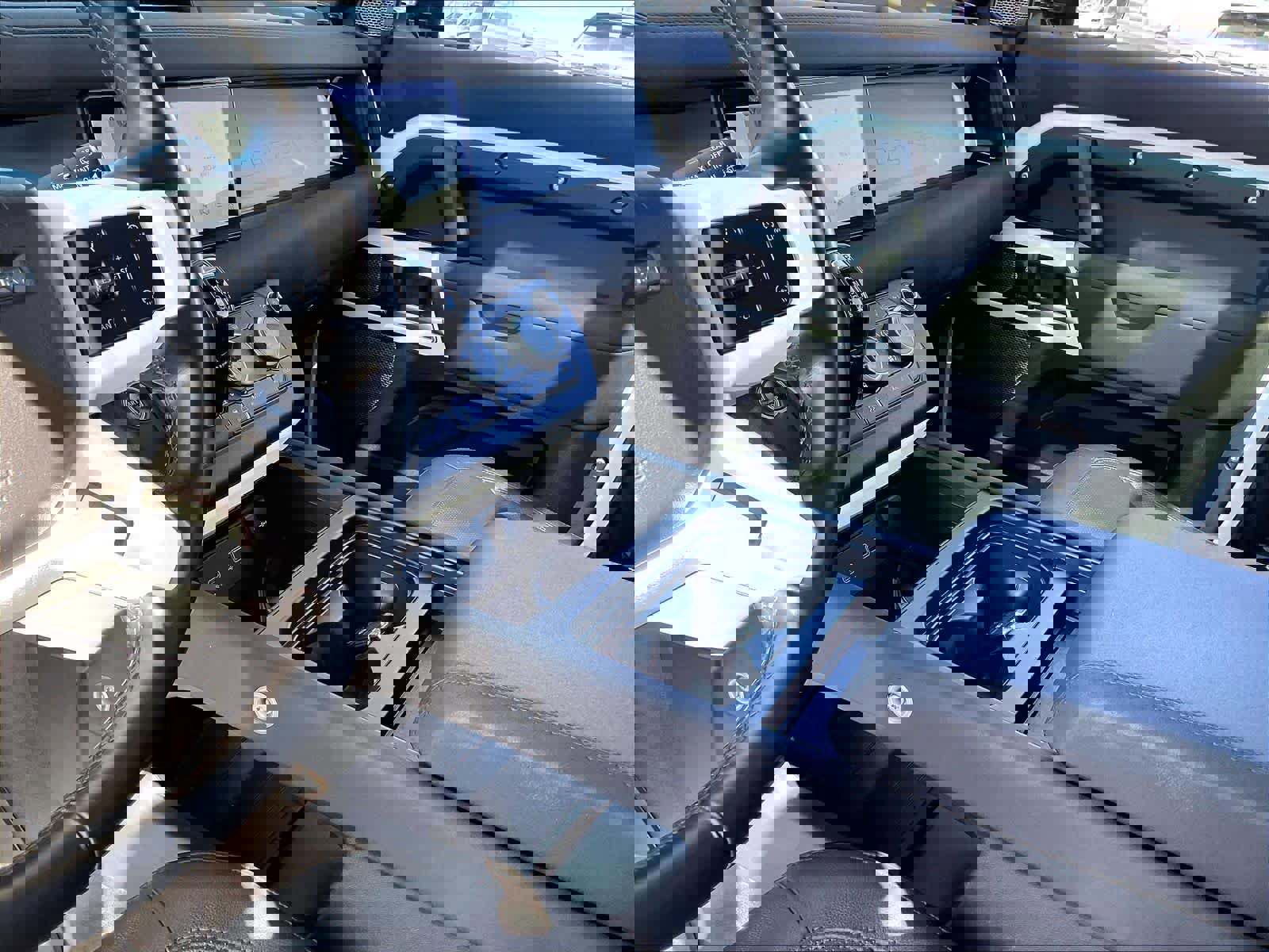 Used 2023 Land Rover Defender 110 S image 18