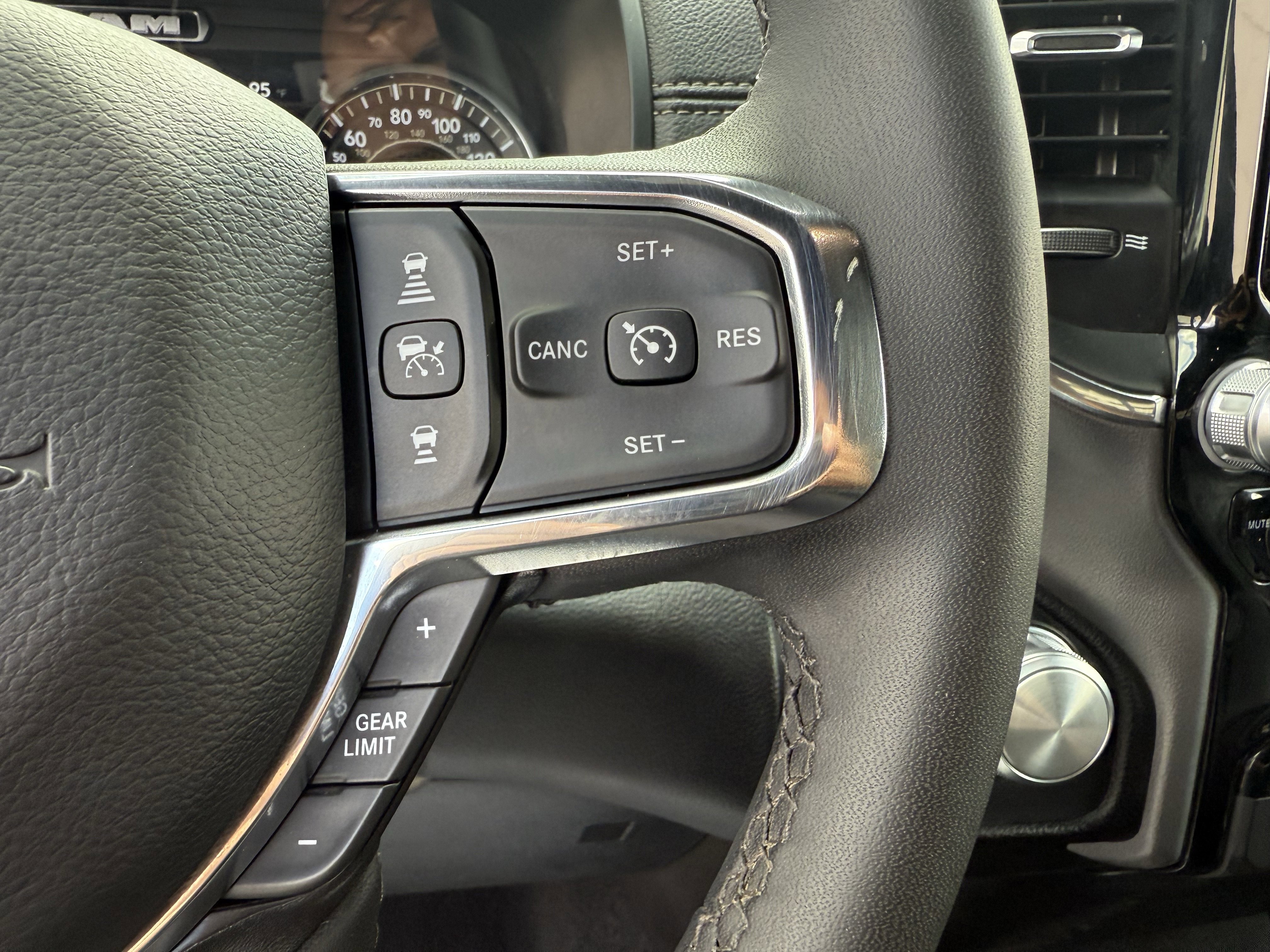 Used 2025 RAM 1500 Laramie image 19