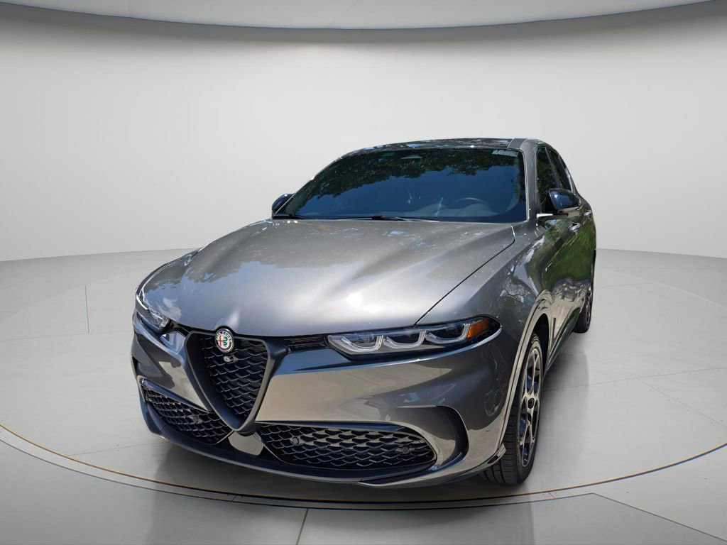 Used 2024 Alfa Romeo Tonale Veloce w/ Active Assist Package AWD/4WD image 4