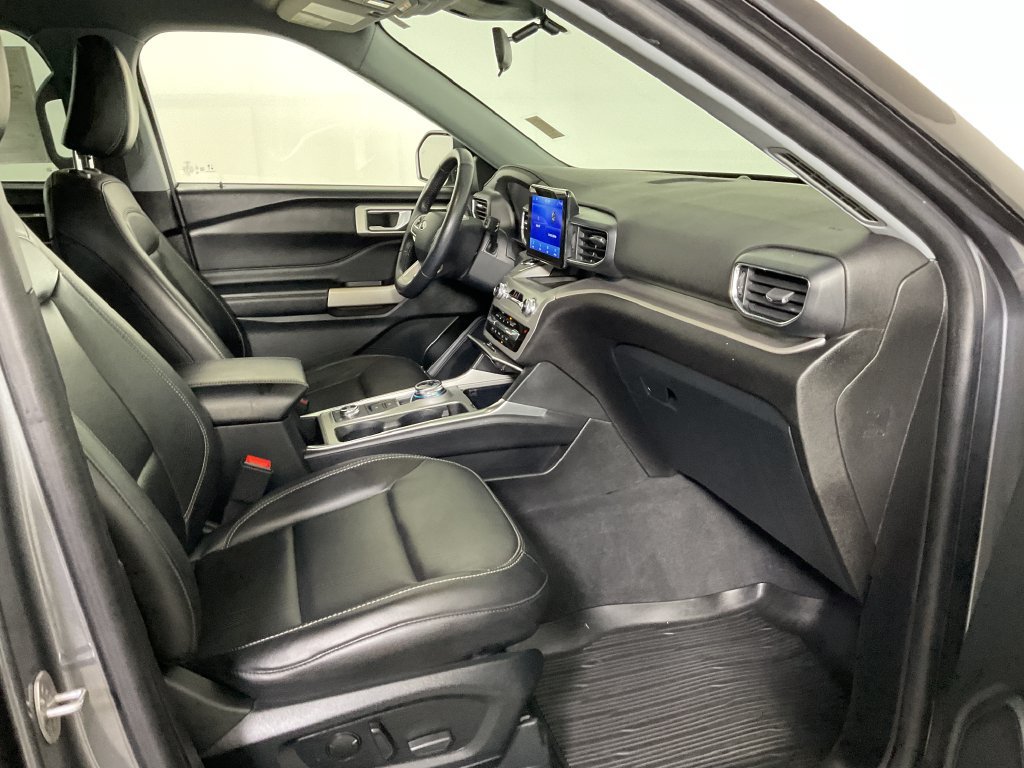 Used 2022 Ford Explorer XLT w/ Equipment Group 202A AWD/4WD image 26