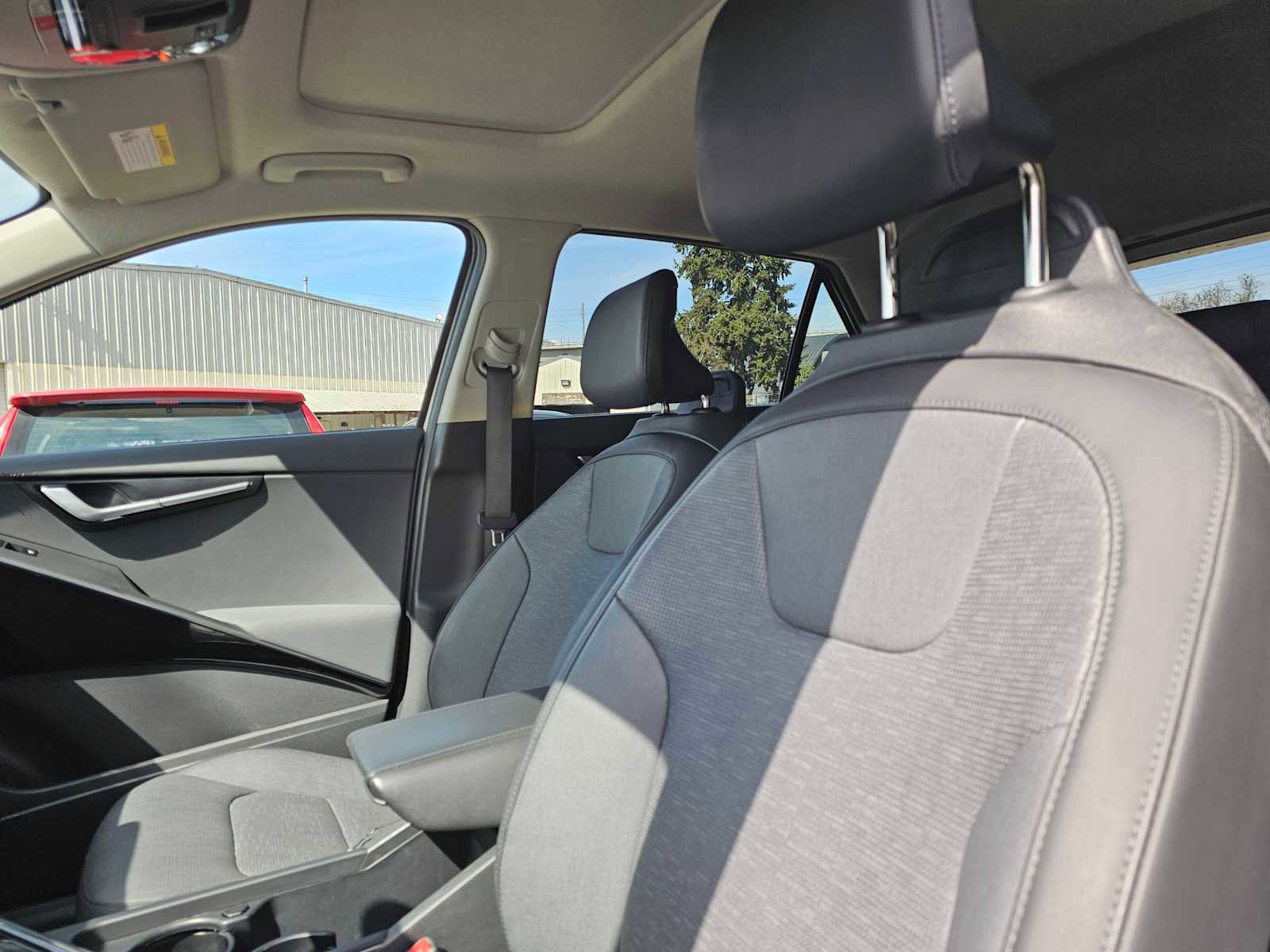 Used 2023 Kia Niro SX image 23