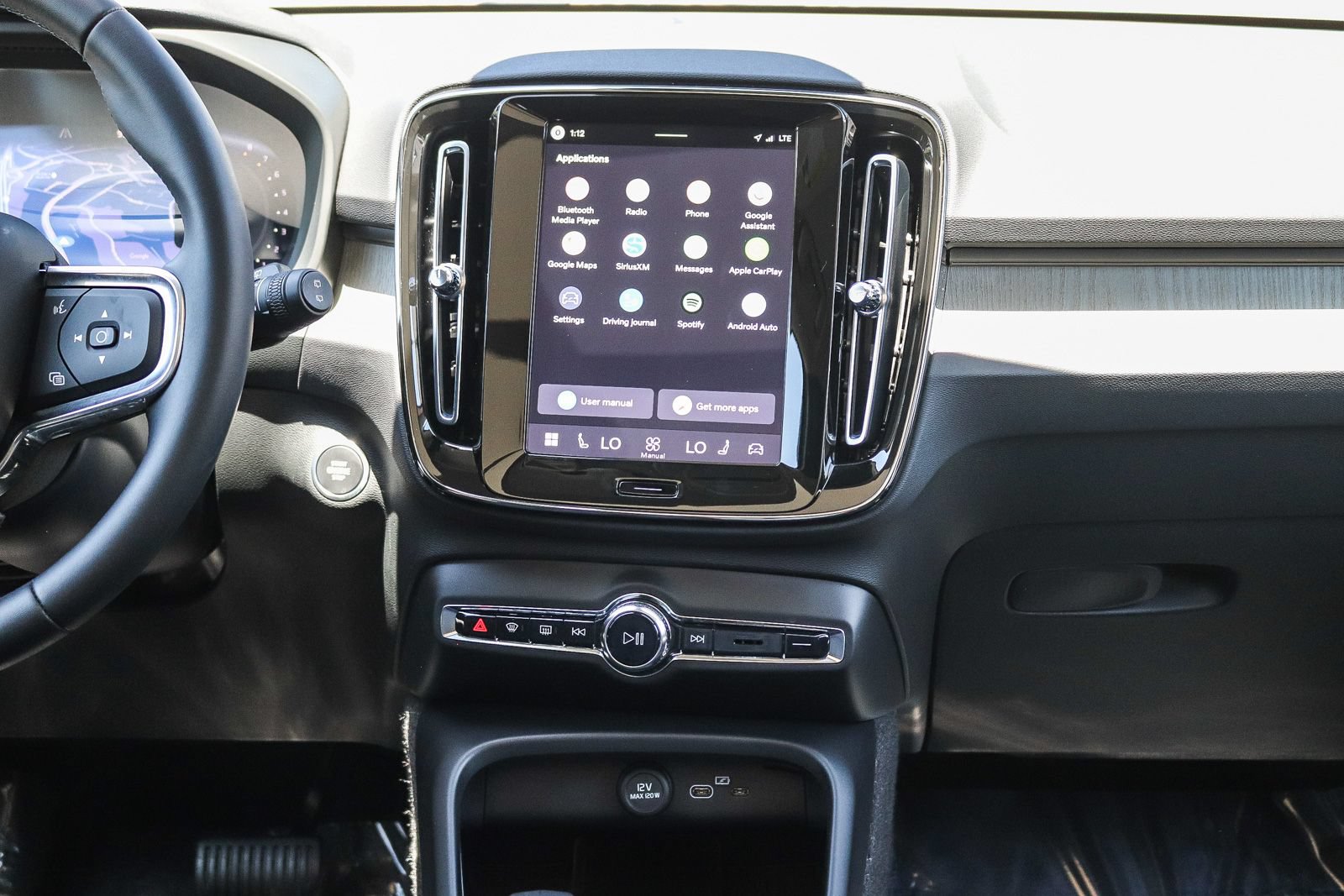 Certified 2026 Volvo XC40 B4 Core FWD image 15