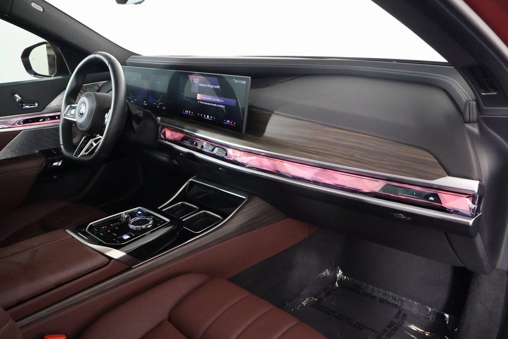 Used 2023 BMW i7 xDrive60 w/ Parking Assistance Package AWD/4WD image 9