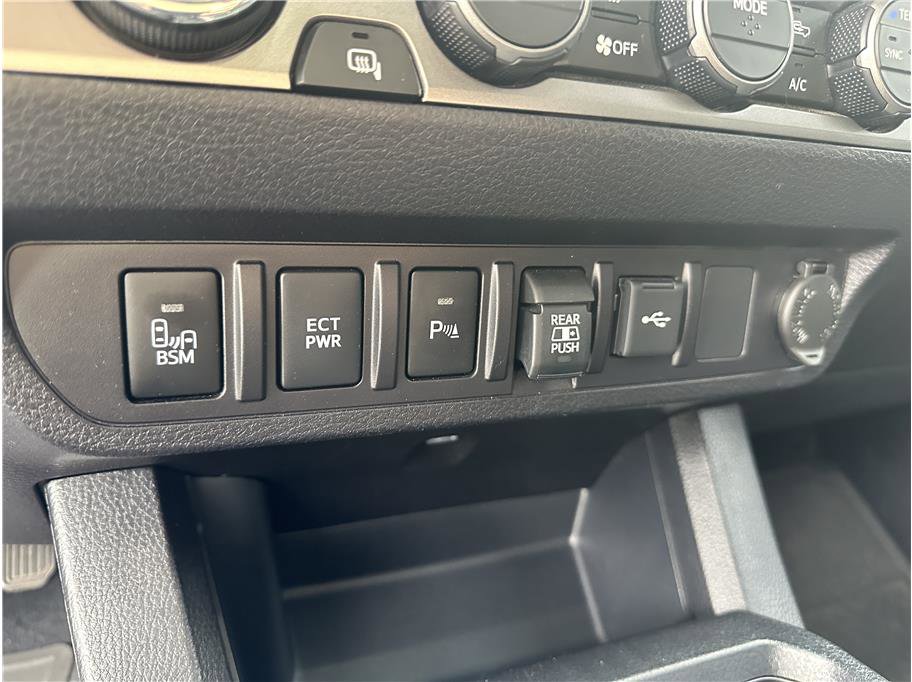 Used 2021 Toyota Tacoma SR5 w/ Trail Edition image 22