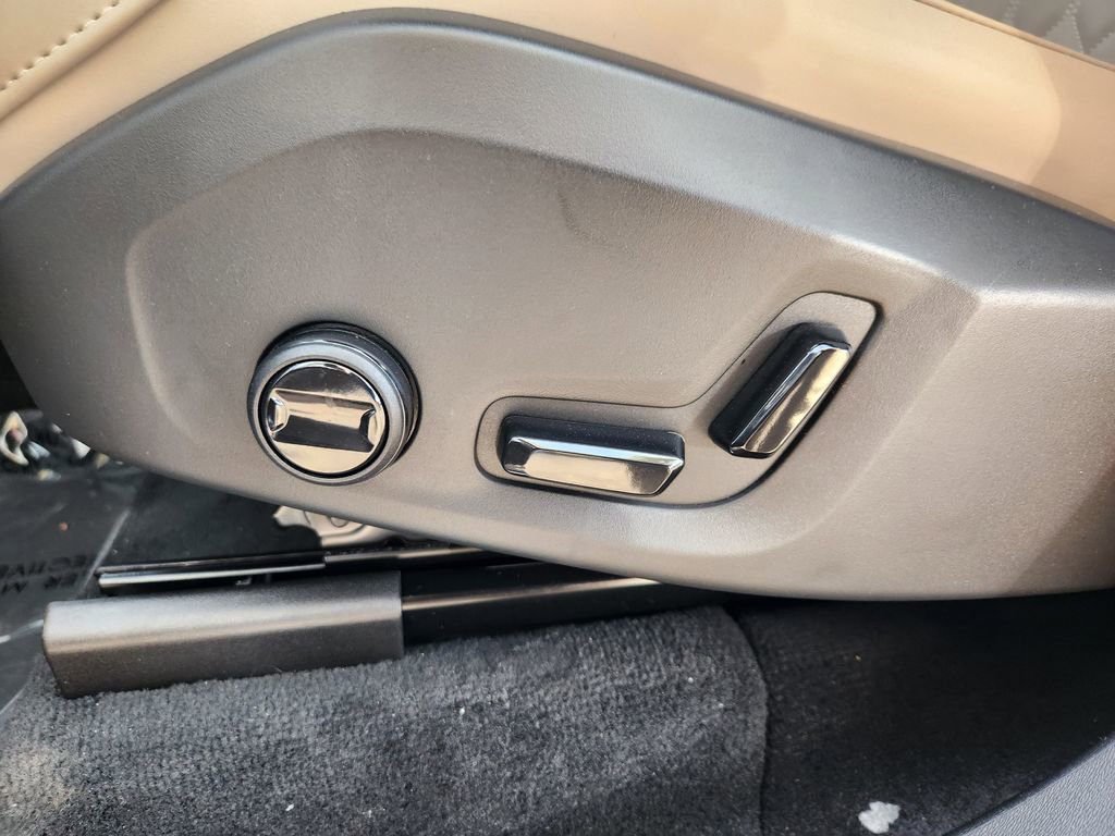 New 2026 Volvo XC90 B6 Plus w/ Protection Package Premier image 8
