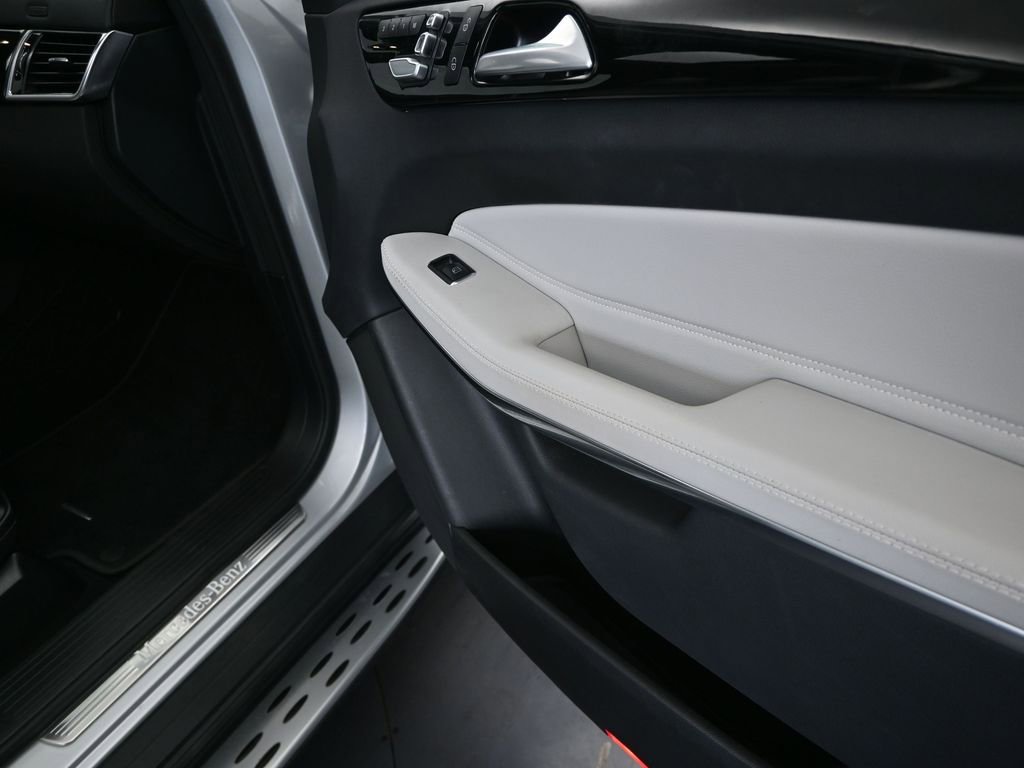 Used 2019 Mercedes-Benz GLS 550 4MATIC image 25